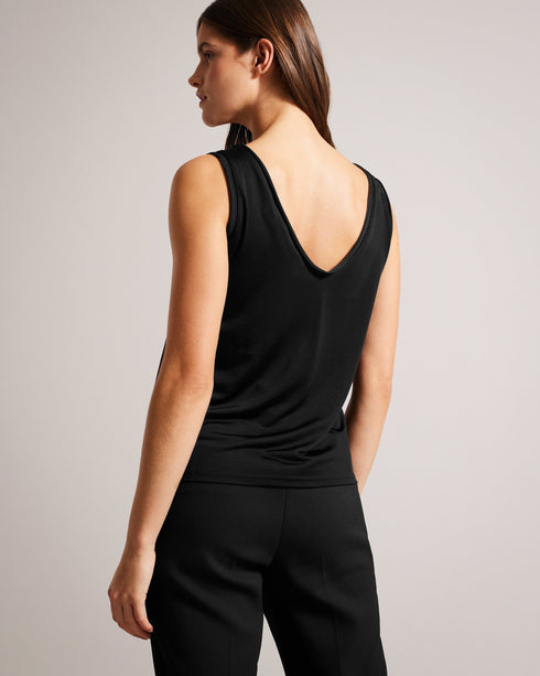 SHAVON-Tops-Step up your casual style with this must-have slouchy vest. SHAVON's V-neck and low back provide a comfortable, relaxed fit, while the sleeveless design makes it perfect for layering. The eye-catching embroidered magnolia and contrast stitching add a touch of charm, and the stretch fabric promises all-day comfort. Slouchy vest Rounded V-neck Low back Sleeveless Embroidered magnolia Stretch fabric Contrast stitching Amy is 5'9.5" / 1.77m and wears Black in a Ted size 1- Ted Baker Romania